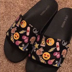 Steve Madden Emoji Slip On Flip Flops Black 5